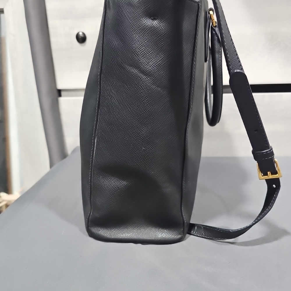Black leather Prada Galleria Saffiano Lux tote bag - Picture 2 of 7